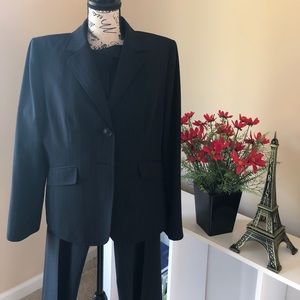 Tahari Suit BRAND NEW ‼️